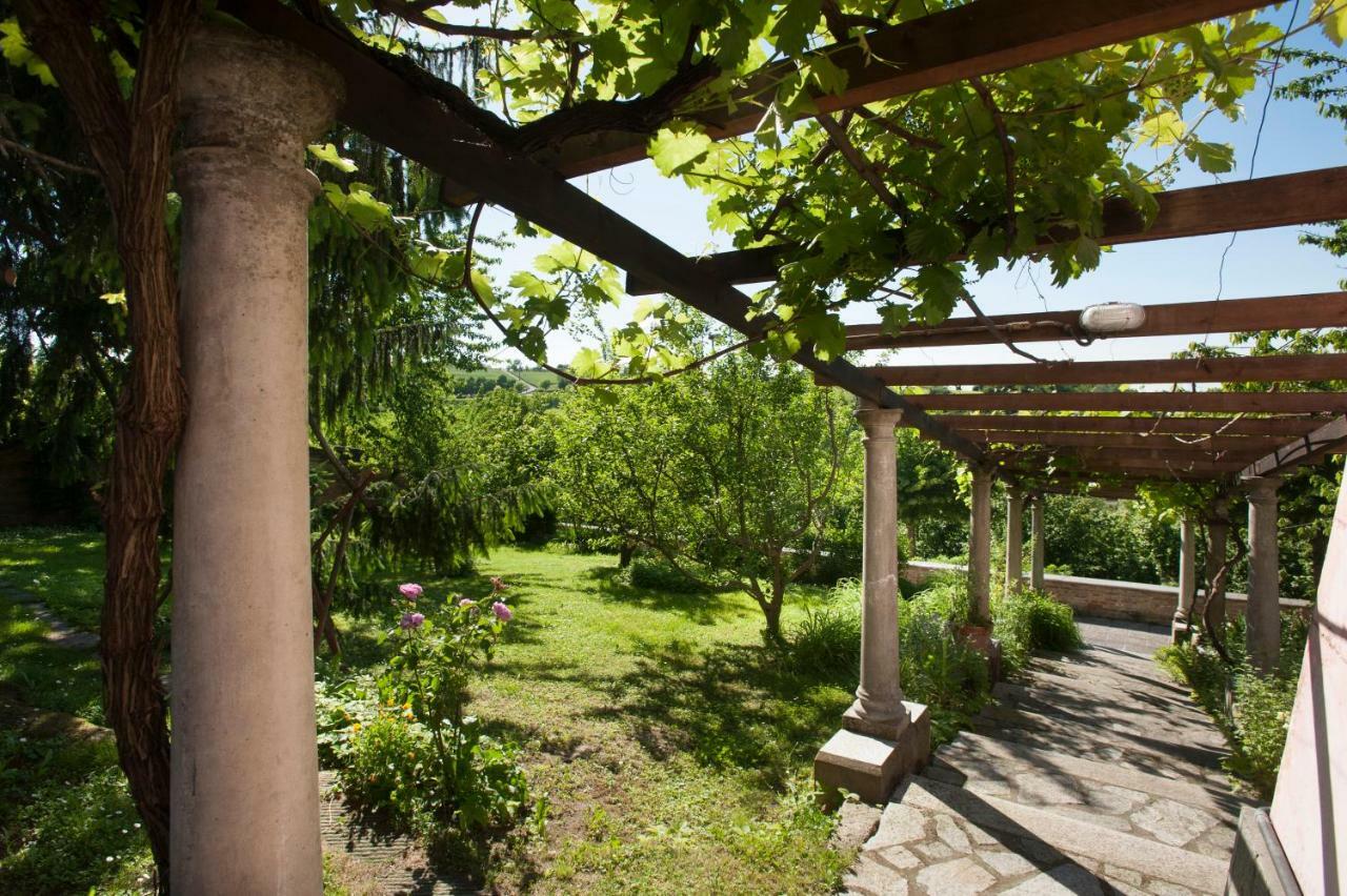Hazelnut Valley Guarene Exterior foto